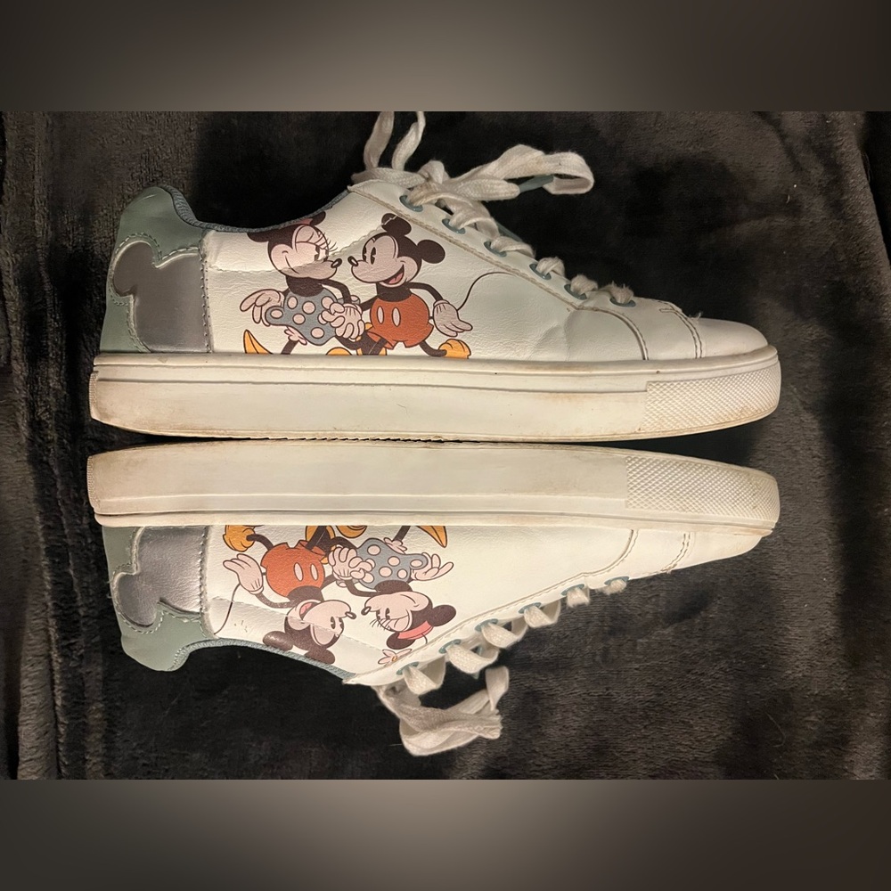 Disney Mickey & Friends Sneakers 7 women’s